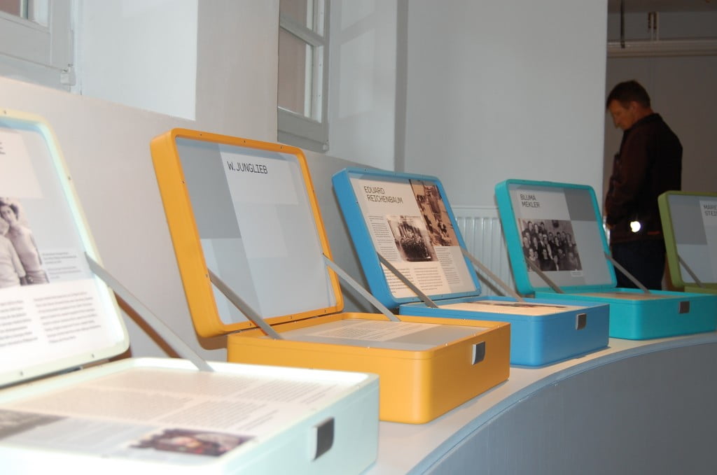 Mahnmal Bullenhuser Damm Koffer