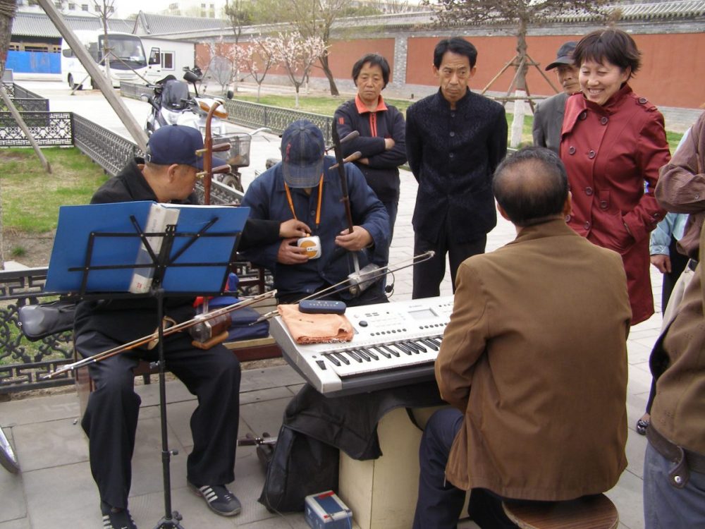 Datong musiziert beim Shanhua-Tempel