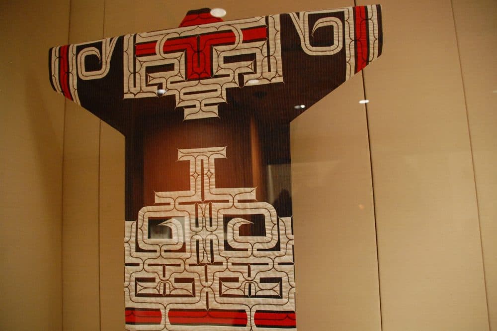 Gewand der Ainu