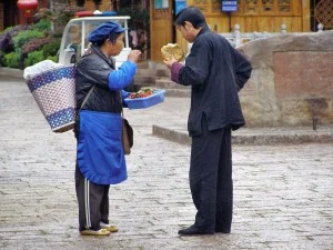 Menschen im Gespräch 250 Altstadt Lijiang
