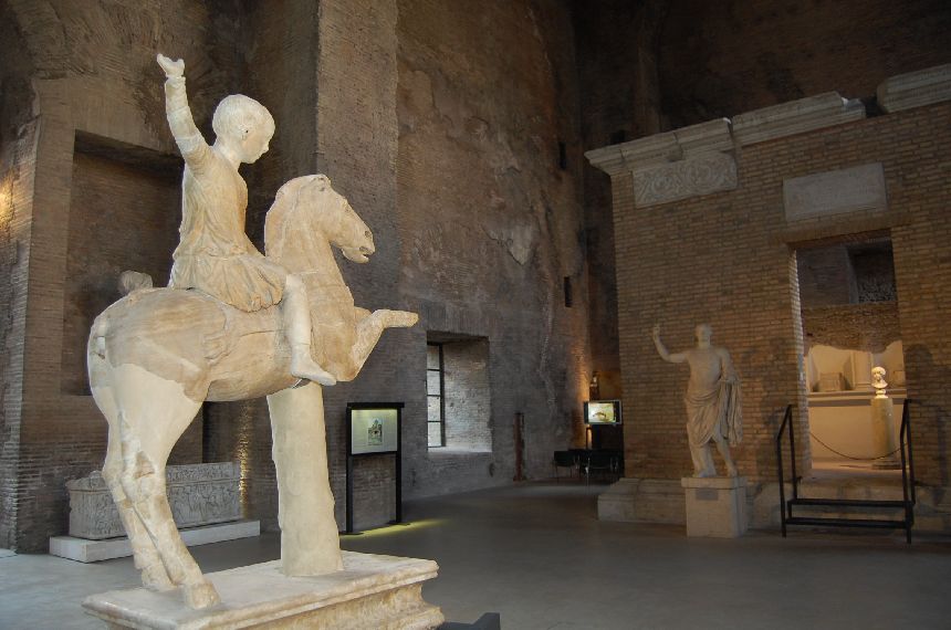 Diokletiansthermen innen berühmte Statuen.