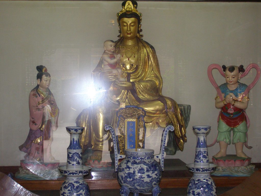Guanyin mit Kind im Arm, Shanghai