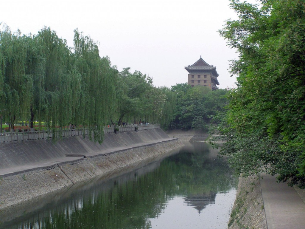 Stadtmauer von Xi'an mit Wassergraben