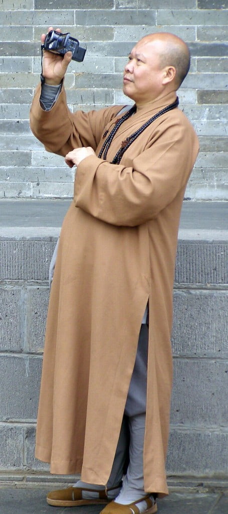 Mönch bei den Grotten von Yungang