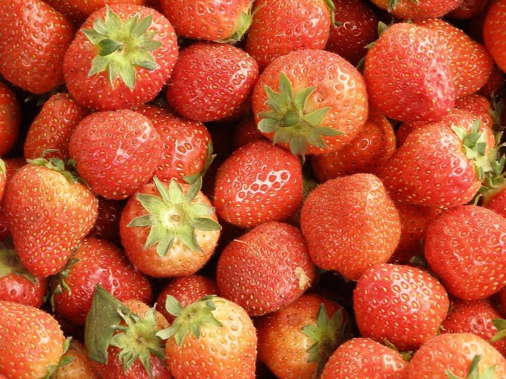 Menstruation unterwegs - Erdbeertage werden sie manchmal genannt. Hier zeige die Erdbeeren auf einem chinesischen Markt.