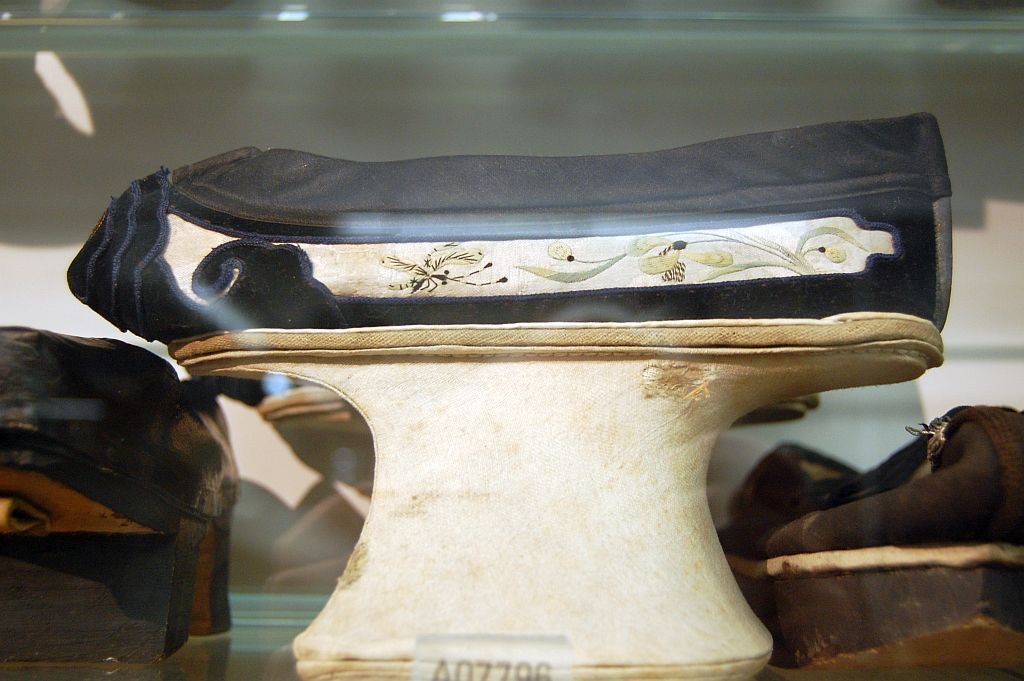 Lotusfüße - Tradition und Elend der gebundenen Füße im alten China