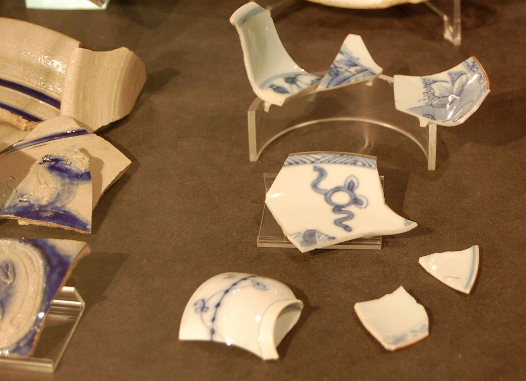 Die Scherben einer chinesischen Schale