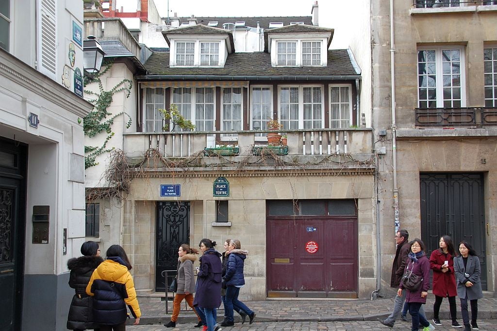 Montmartre: Reste des dörflichen Lebens und chinesische Touristen
