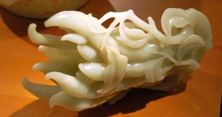 Buddhas Hand, eine Zitrusfrucht ganz aus Jade