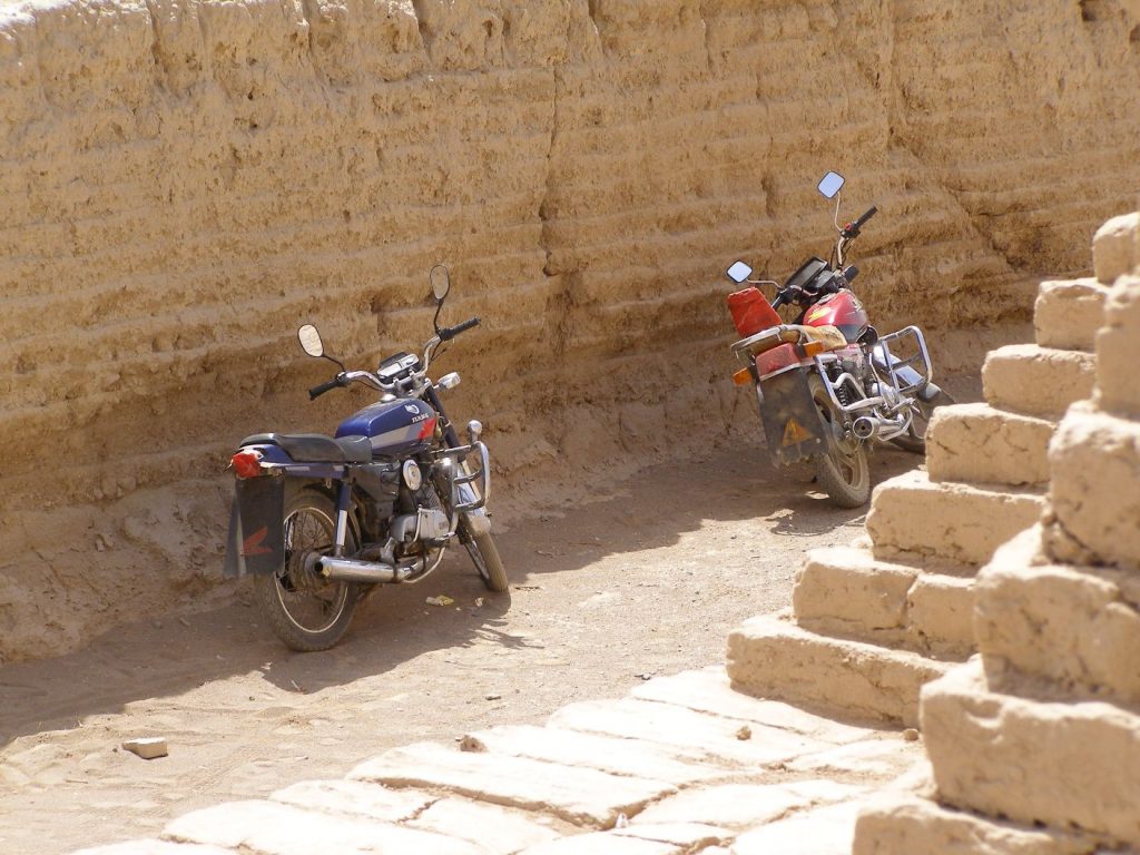 Mit dem Motorrad durch die Wüste