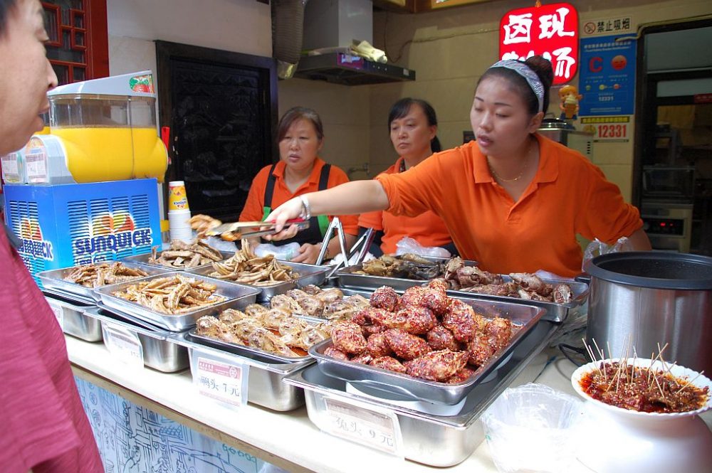 Jinli Straße in Chengdu. Grund für Reisedurchfall oder Bali Belly?