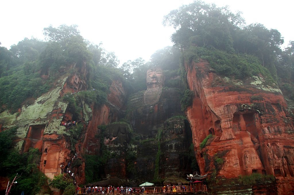 leshan-buddha-gesamt