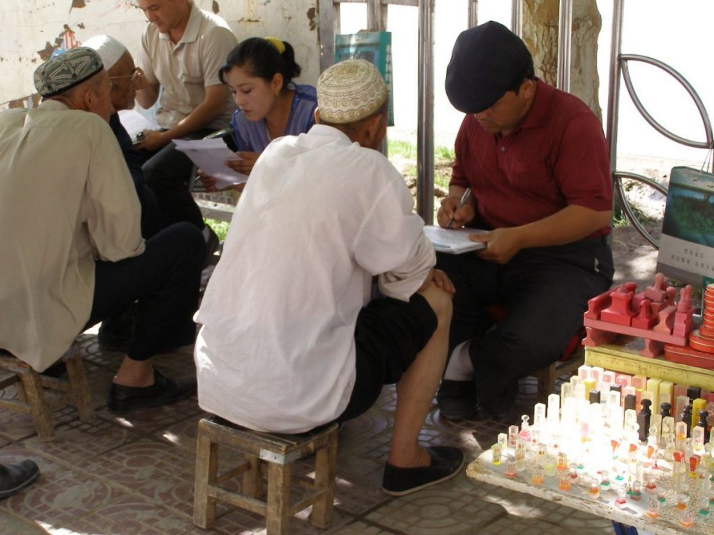 Schriebstuben vor dem Postamt in Kashgar