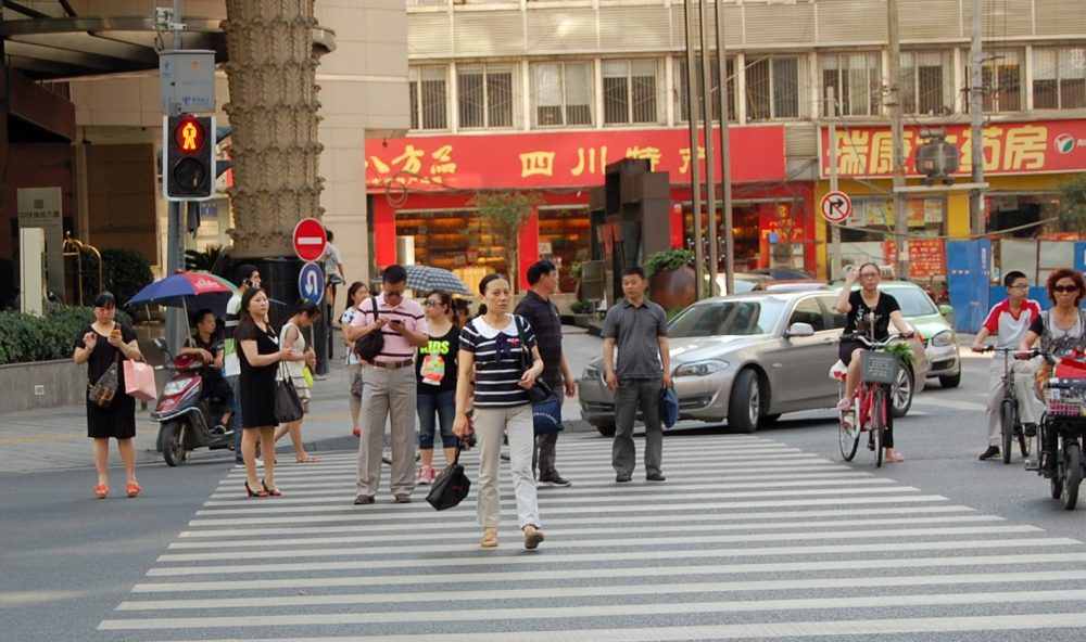 Jaywalking in Chengdu - Kurioses