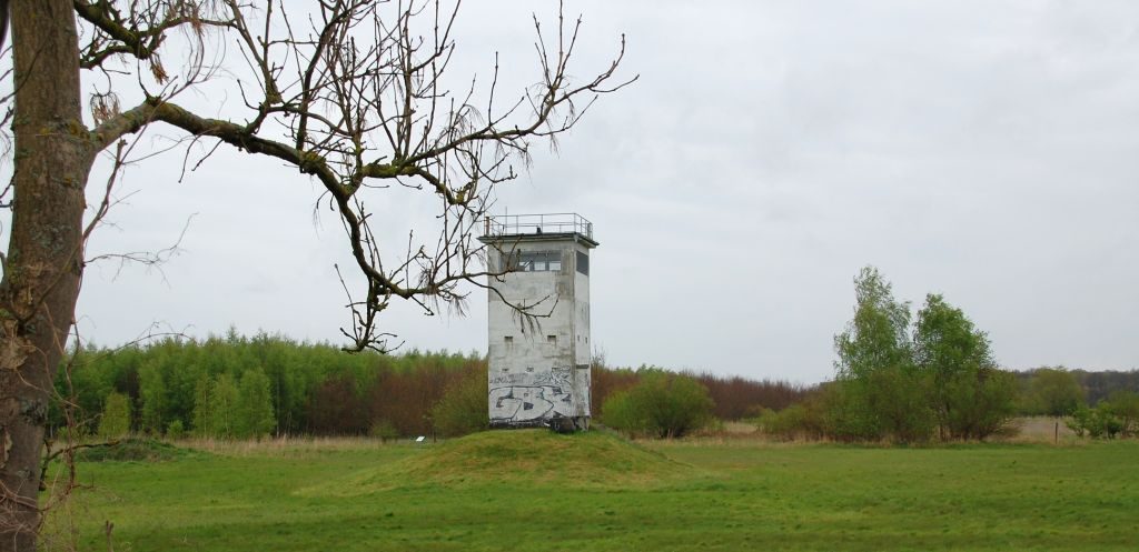 Der Wachturm an der ehemaligen DDR-Grenze als Mahnmal
