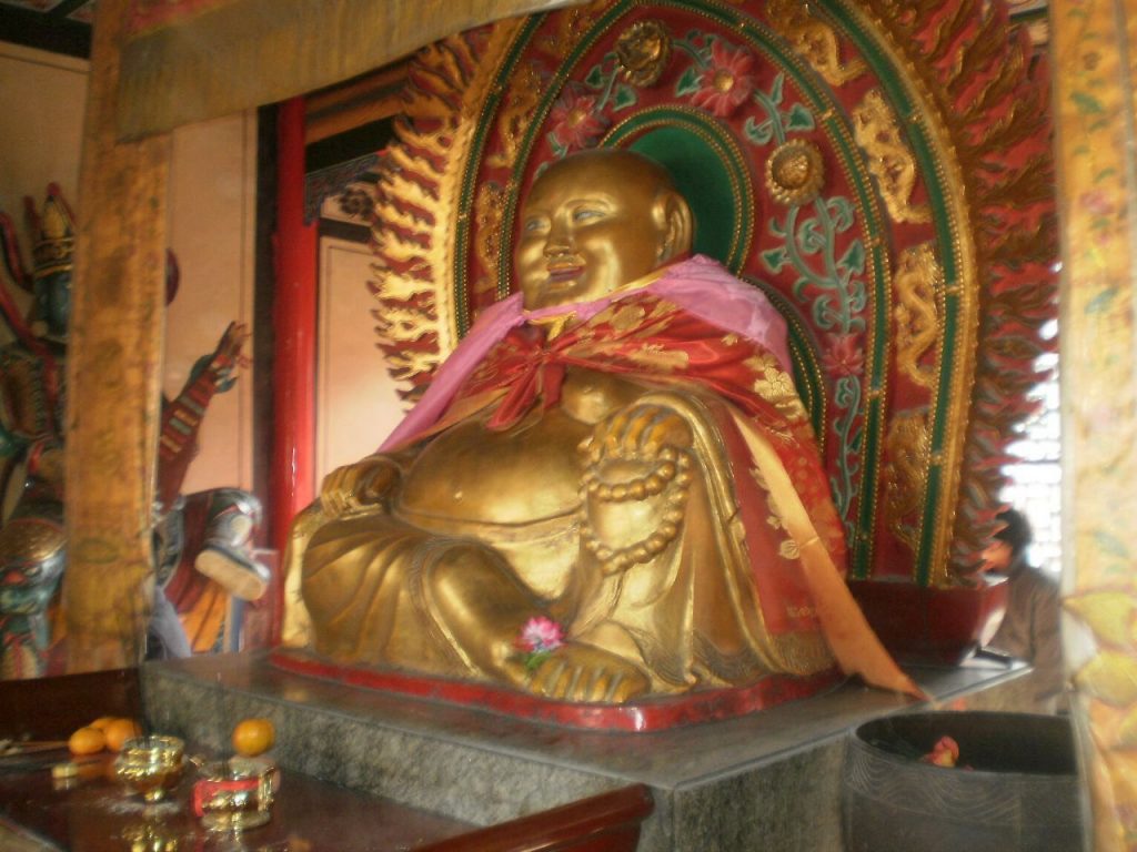 Budai, die Inkarnation des Buddha Maitreya, der dicke Buddha der Zukunft.