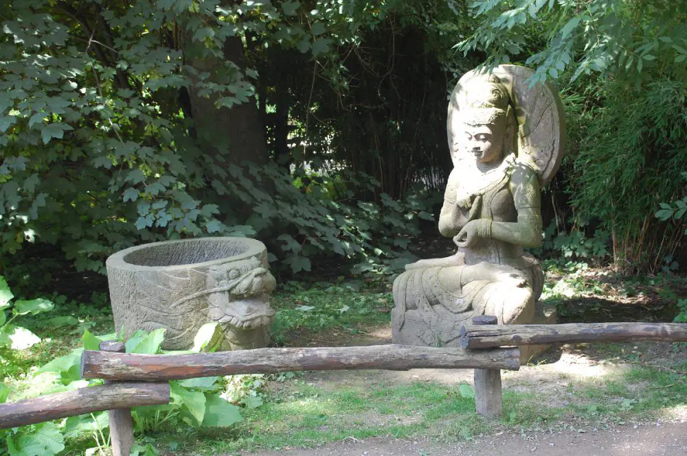 Asien ZOOM Erlebniswelt die erste edle Wahrheit Gelsenkirchen. Due 5 Regeln des Buddhismus.