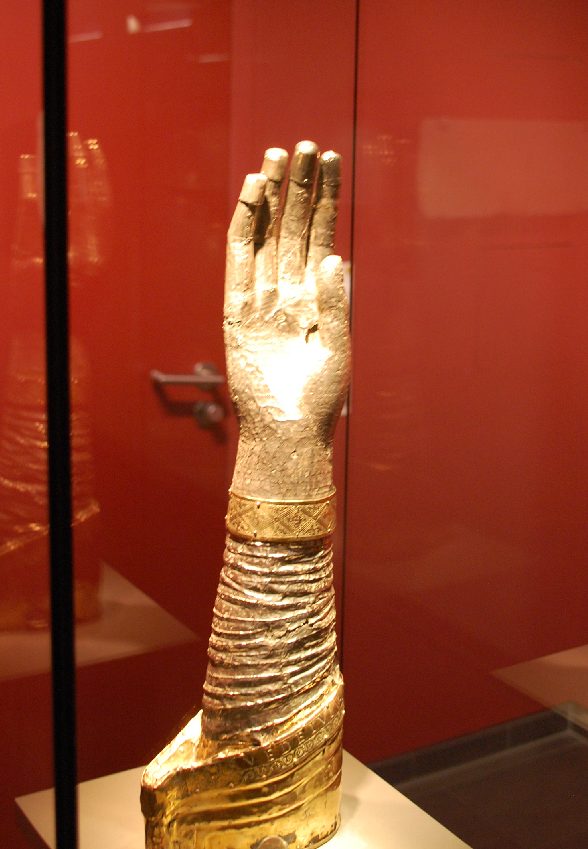 Armreliqiar aus 11. Jahrhundert