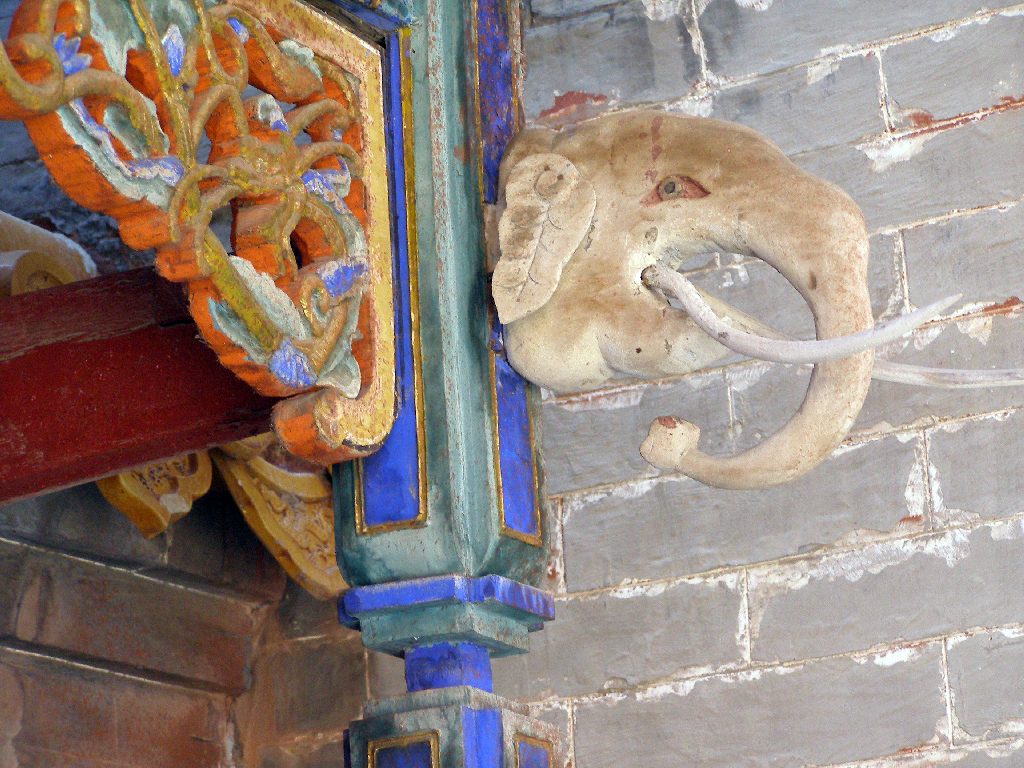 Elefant im Pusading Tempel am Wutai Shan