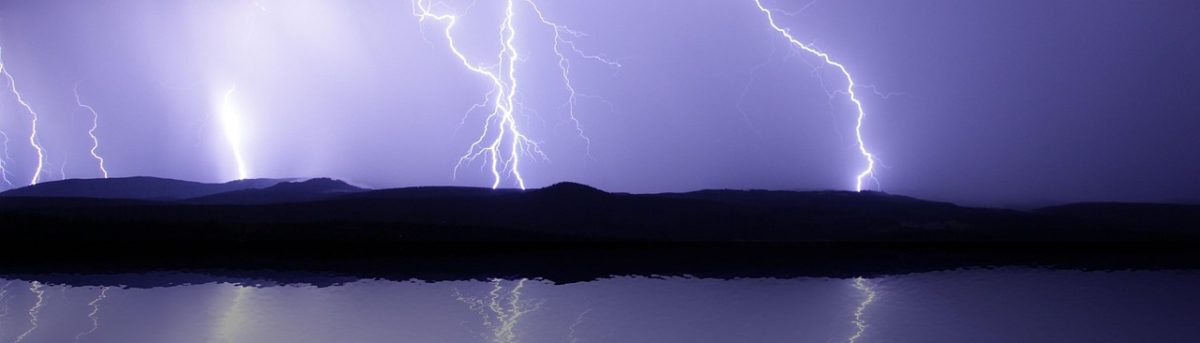 Blitze und Gewitter