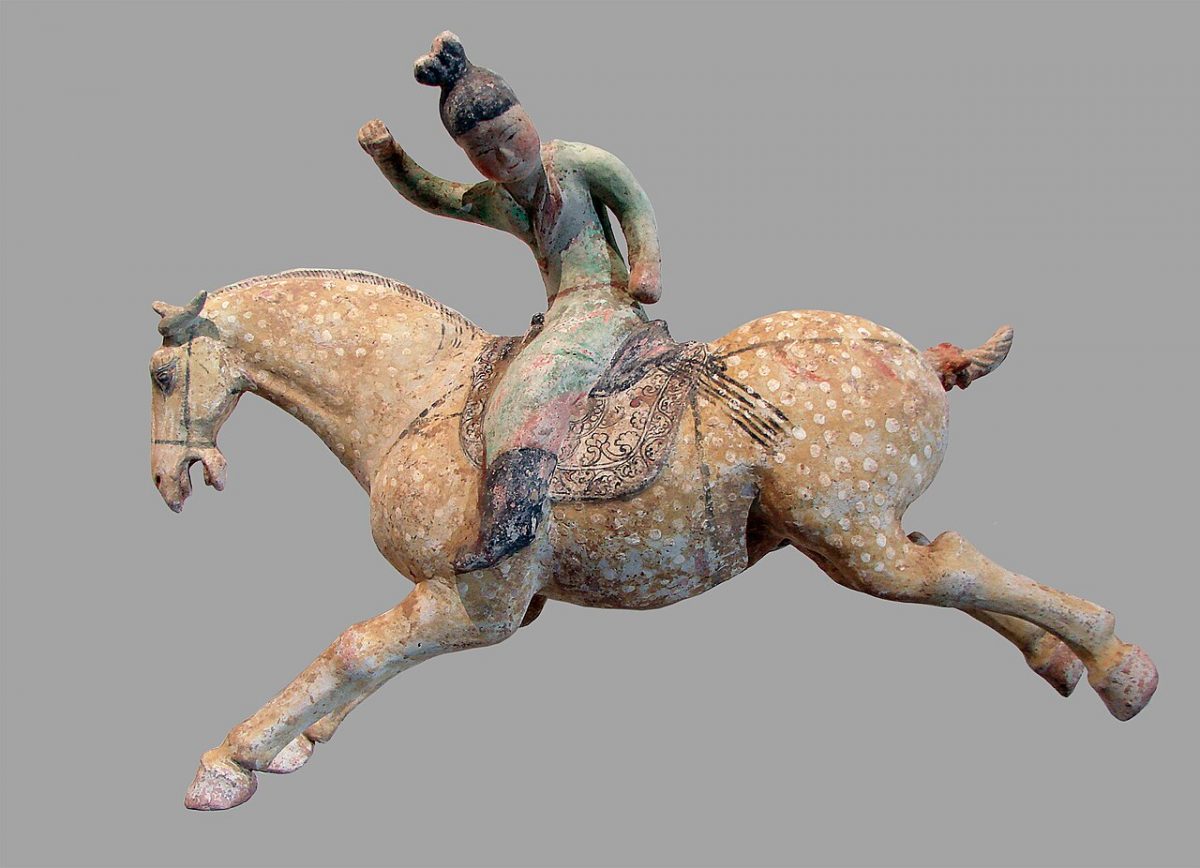 Young women, polo players. First half of the 8th century. Terracotta, engobe and polychromy. Tang Dynasty. Musée Guimet. MA 6116 à 6121.