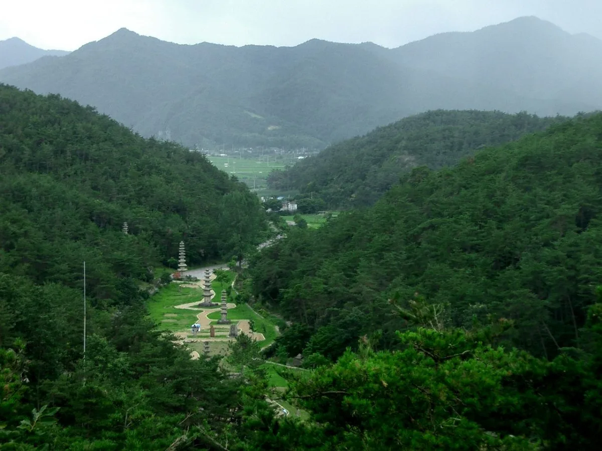 by Fred Ojardias, CC BY 2.0 <https://creativecommons.org/licenses/by/2.0>, via Wikimedia Commons