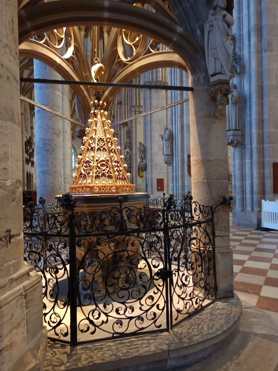 Ulmer Münster Taufbecken