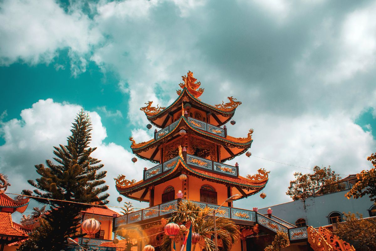 - https://unsplash.com/photos/brown-and-green-pagoda-temple-under-blue-sky--nosLdNjHY0